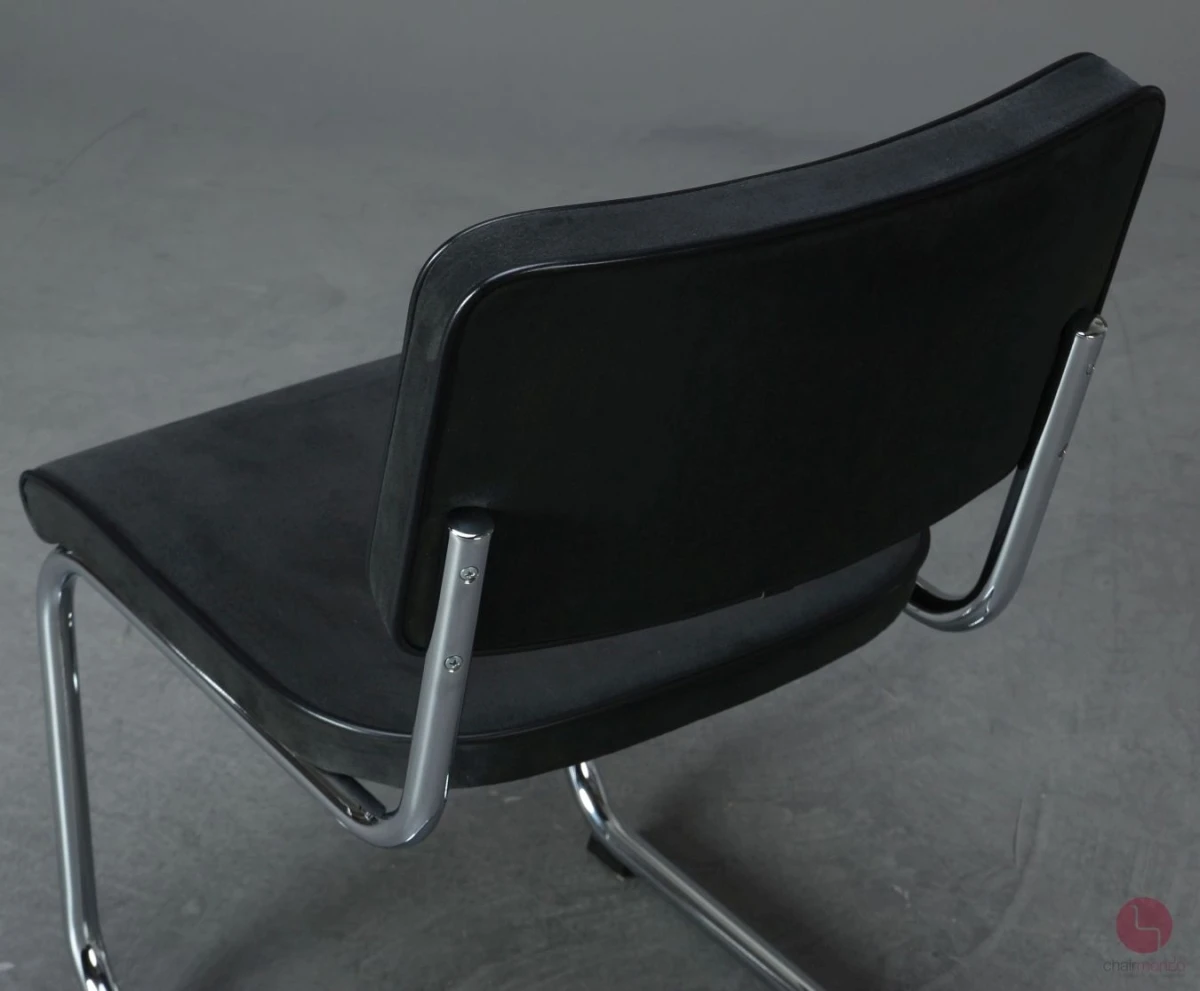 Thonet S32 PV Freischwinger Alcantara Schwarz gebraucht Thonet S32 PV Freischwinger Alcantara Schwarz gebraucht
