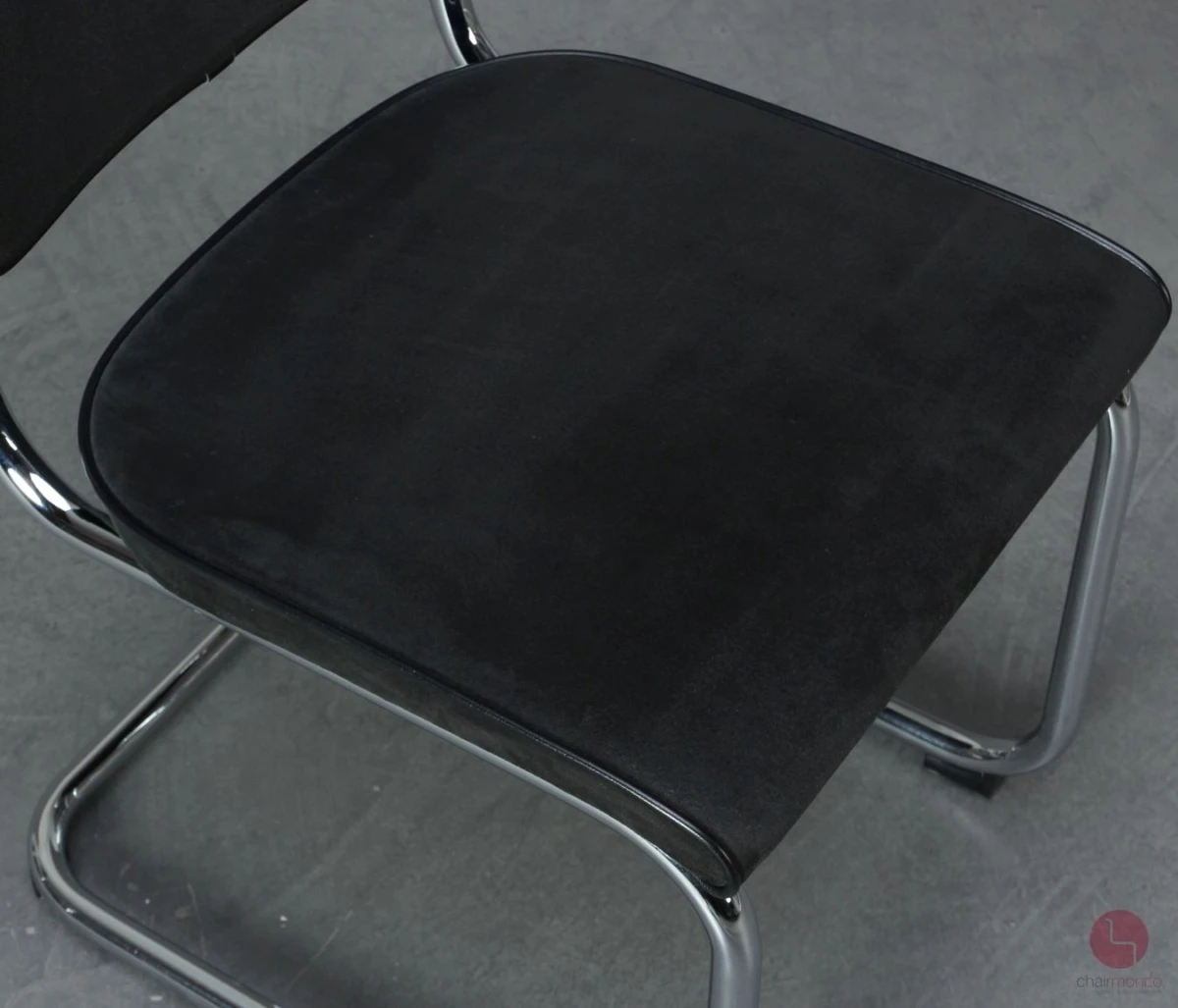 Thonet S32 PV Freischwinger Alcantara Schwarz gebraucht Thonet S32 PV Freischwinger Alcantara Schwarz gebraucht