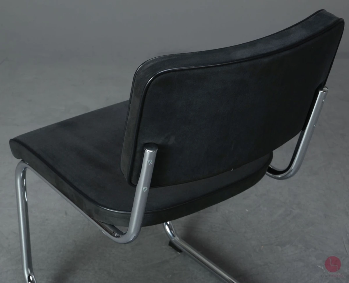 Thonet S32 PV Freischwinger Alcantara Schwarz gebraucht Thonet S32 PV Freischwinger Alcantara Schwarz gebraucht