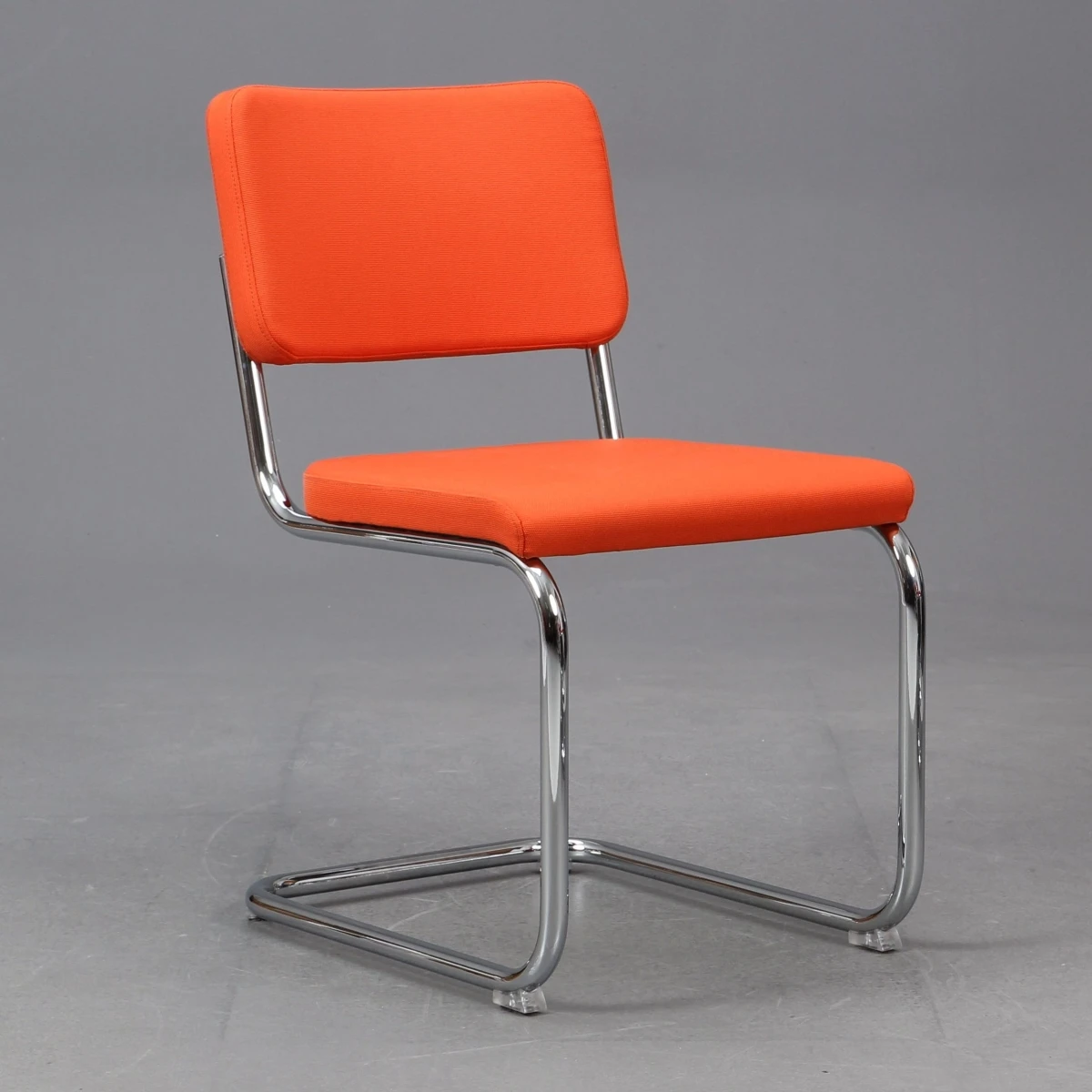 Thonet S32 PV Freischwinger vollumpolstert mit Stoff oder Leder - Neuware Thonet S32 PV Freischwinger vollumpolstert mit Stoff oder Leder - Neuware