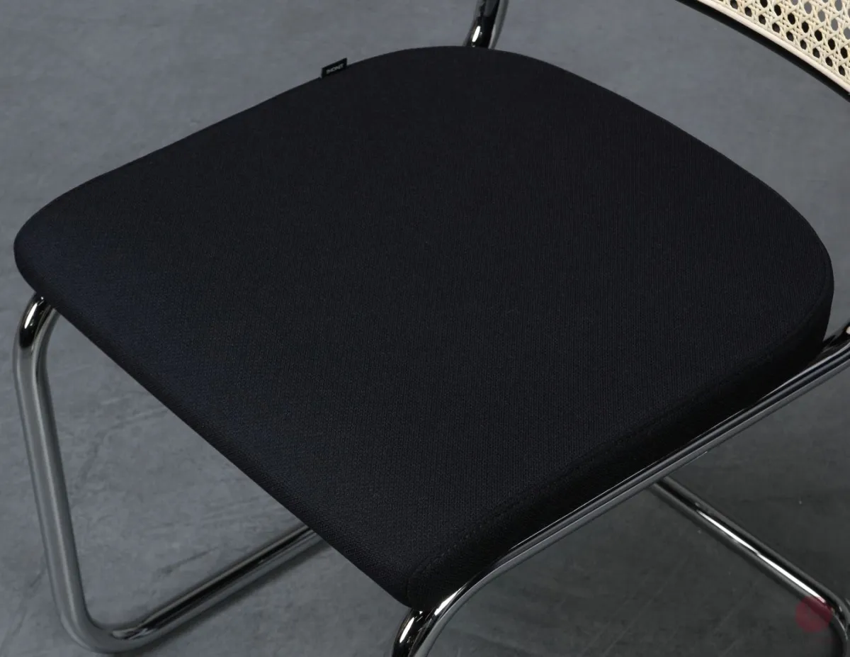 Thonet S32 SPV Freischwinger Schwarz mit Sitzpolster und Geflecht Rückenlehne gebraucht