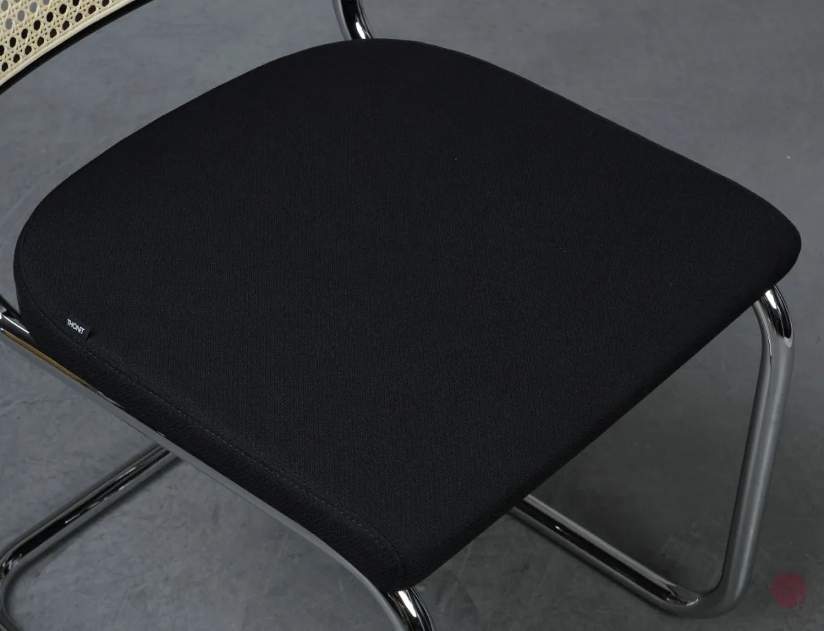 Thonet S32 SPV Freischwinger Schwarz mit Sitzpolster und Geflecht Rückenlehne gebraucht