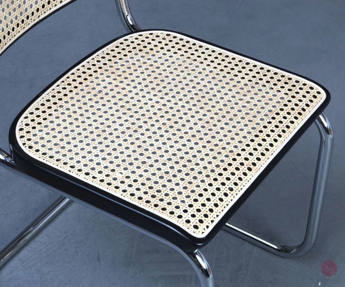 Thonet S32 Freischwinger Schwarz mit erneuertem Wiener Geflecht gebraucht Thonet S32 Freischwinger Schwarz mit erneuertem Wiener Geflecht gebraucht