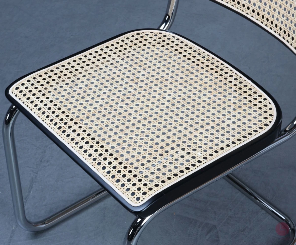Thonet S32 Freischwinger Schwarz mit erneuertem Wiener Geflecht gebraucht Thonet S32 Freischwinger Schwarz mit erneuertem Wiener Geflecht gebraucht