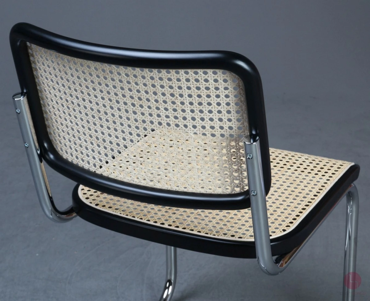 Thonet S32 Freischwinger Schwarz mit erneuertem Wiener Geflecht gebraucht Thonet S32 Freischwinger Schwarz mit erneuertem Wiener Geflecht gebraucht