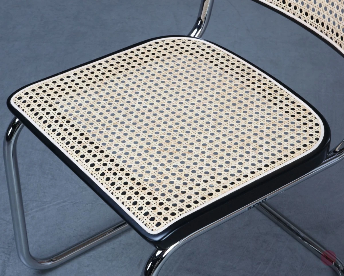 Thonet S32 Freischwinger Schwarz mit erneuertem Wiener Geflecht gebraucht Thonet S32 Freischwinger Schwarz mit erneuertem Wiener Geflecht gebraucht
