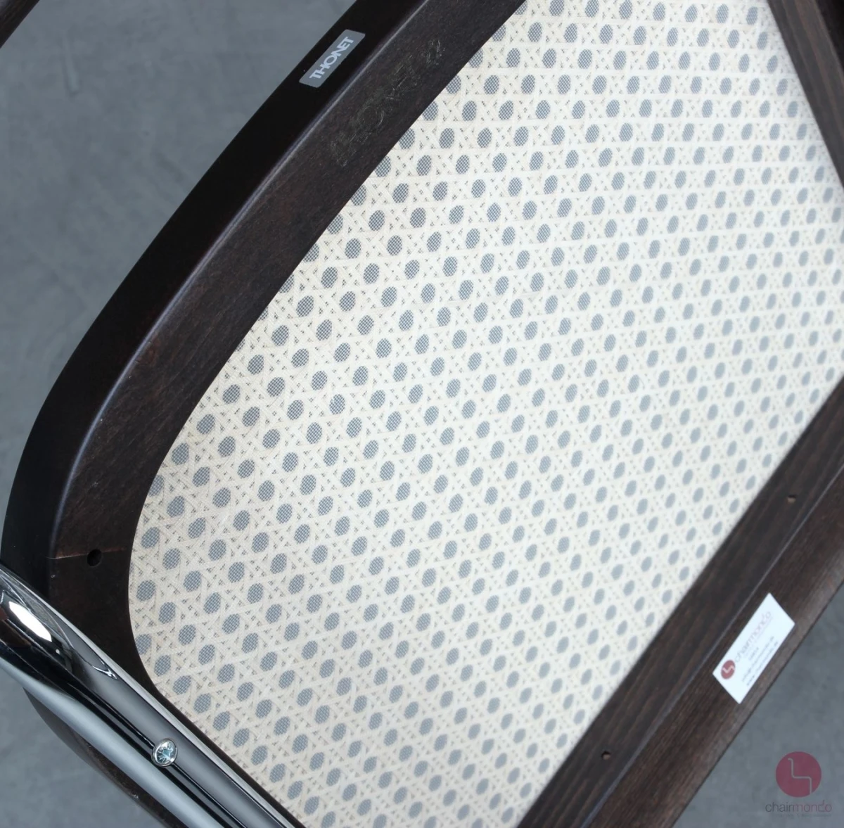 Thonet S32 V Braun Freischwinger mit Geflecht und Stützgewebe 2022 Thonet S32 V Braun Freischwinger mit Geflecht und Stützgewebe 2022