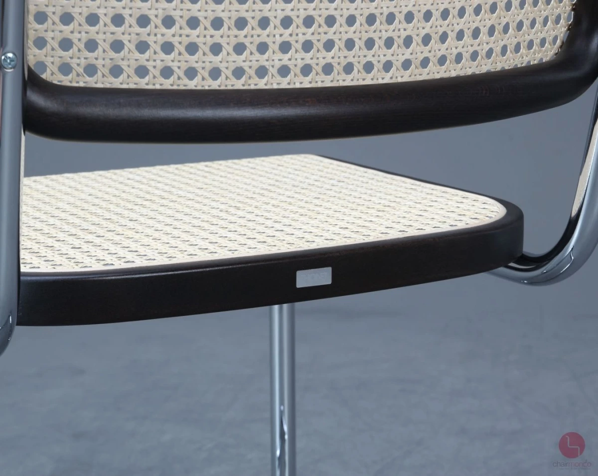Thonet S32 V Braun Freischwinger mit Geflecht und Stützgewebe 2022 Thonet S32 V Braun Freischwinger mit Geflecht und Stützgewebe 2022