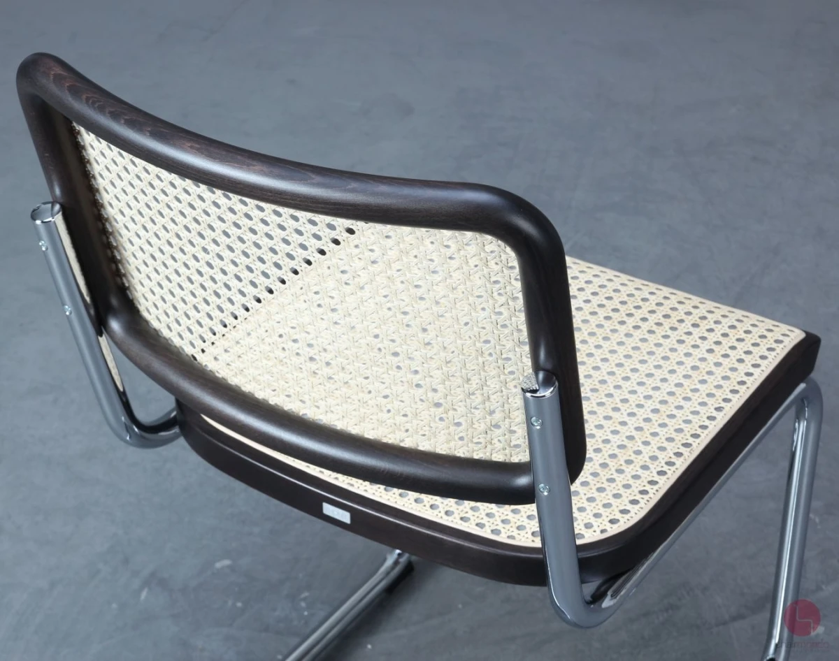 Thonet S32 V Braun Freischwinger mit Geflecht und Stützgewebe 2022 Thonet S32 V Braun Freischwinger mit Geflecht und Stützgewebe 2022