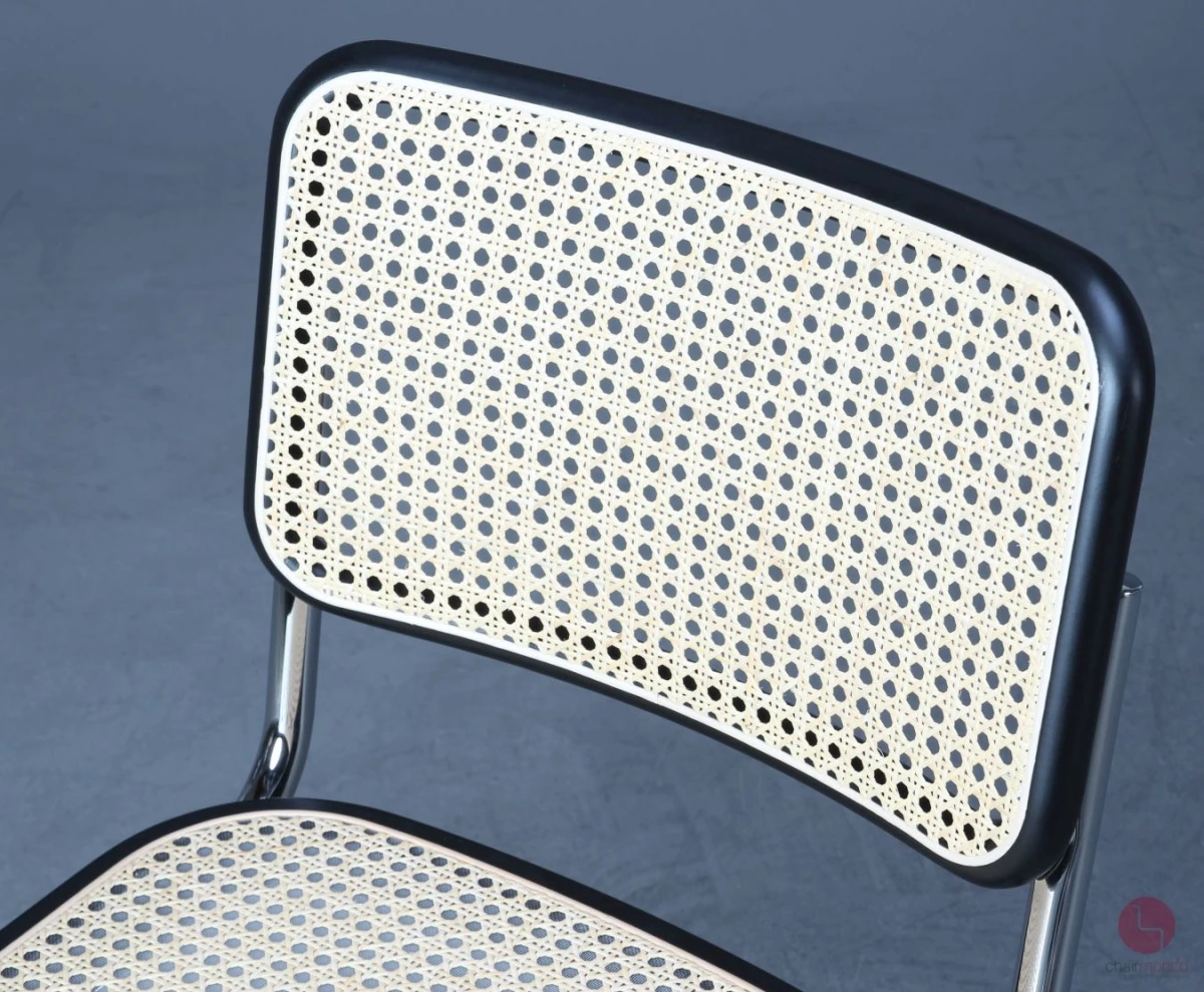 Thonet S32 V Schwarz Freischwinger mit Geflecht und Stützgewebe 2022 Thonet S32 V Schwarz Freischwinger mit Geflecht und Stützgewebe 2022
