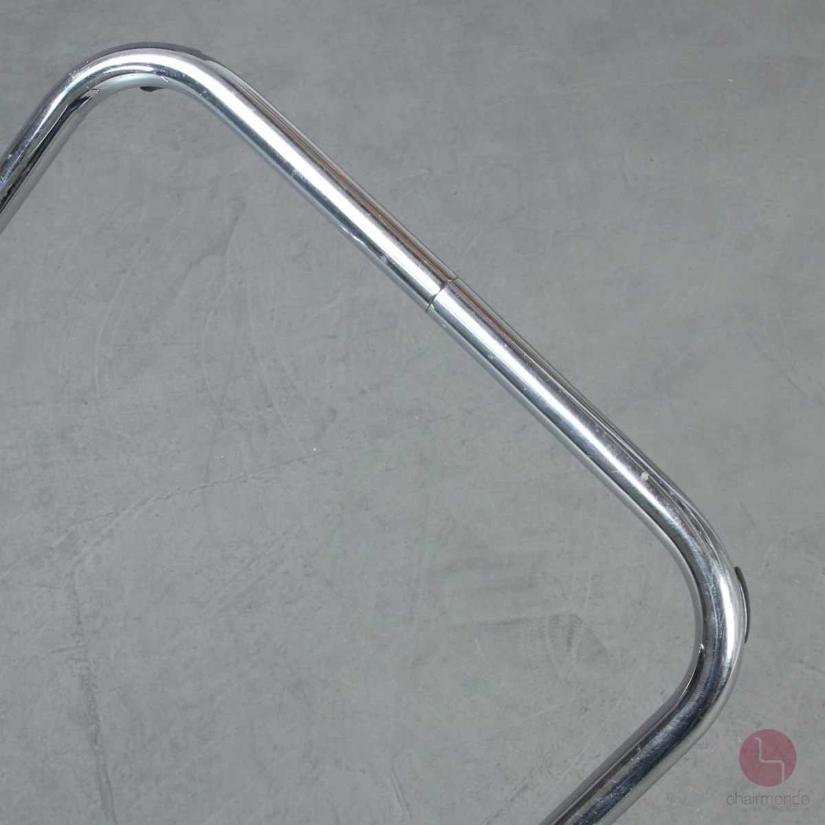 Thonet S33 Freischwinger mit erneuertem schwarzen Leder Gestell verchromt Thonet S33 Freischwinger mit erneuertem schwarzen Leder Gestell verchromt