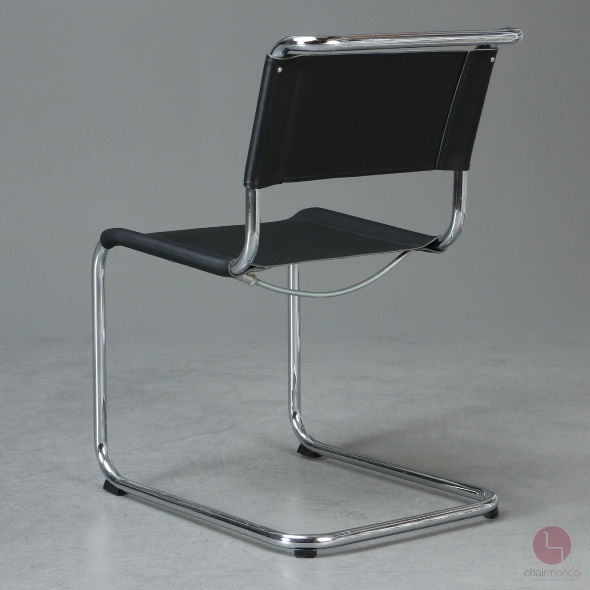 Thonet S33 Freischwinger mit erneuertem schwarzen Leder Rückansicht Thonet S33 Freischwinger mit erneuertem schwarzen Leder Rückansicht