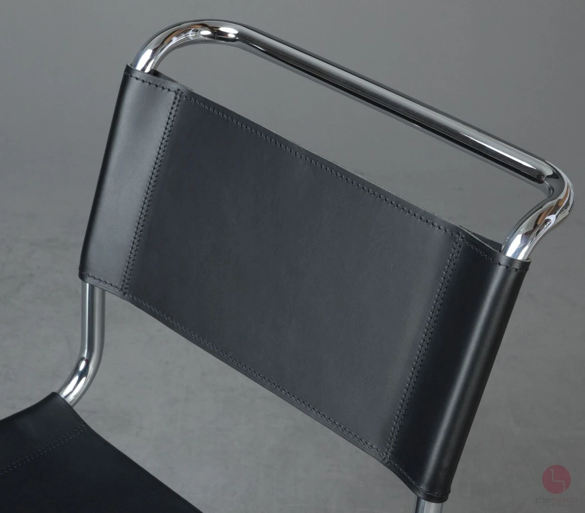 Thonet S33 Freischwinger mit erneuertem schwarzen Leder Front Links Thonet S33 Freischwinger mit erneuertem schwarzen Leder Front Links