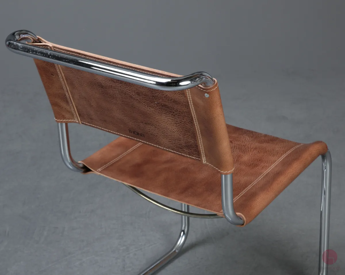 Thonet S33 Pure Materials Freischwinger mit erneuertem Büffelleder