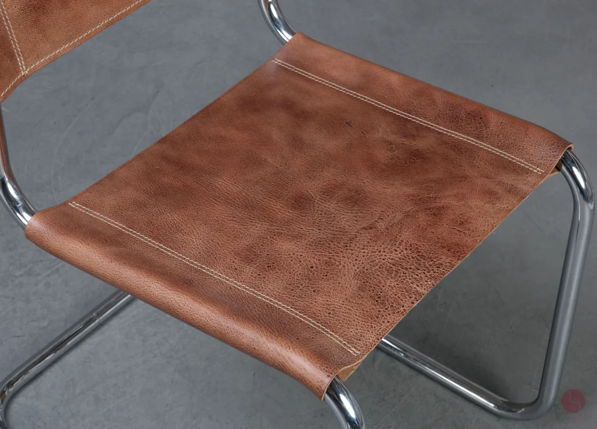 Thonet S33 Pure Materials Freischwinger mit erneuertem Büffelleder