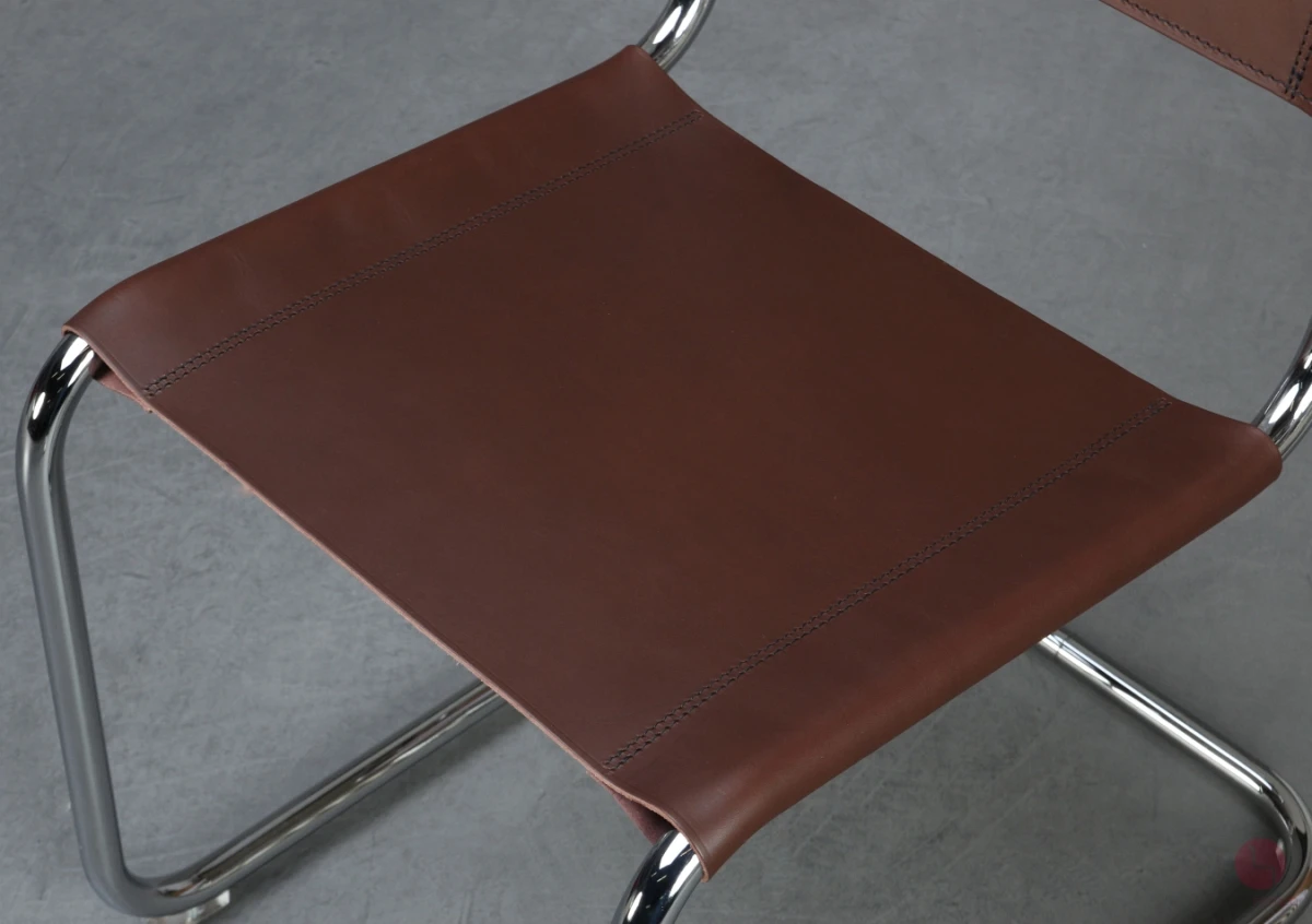 Thonet S33 Freischwinger mit braunem Leder Schokolade Thonet S33 Freischwinger mit braunem Leder Schokolade