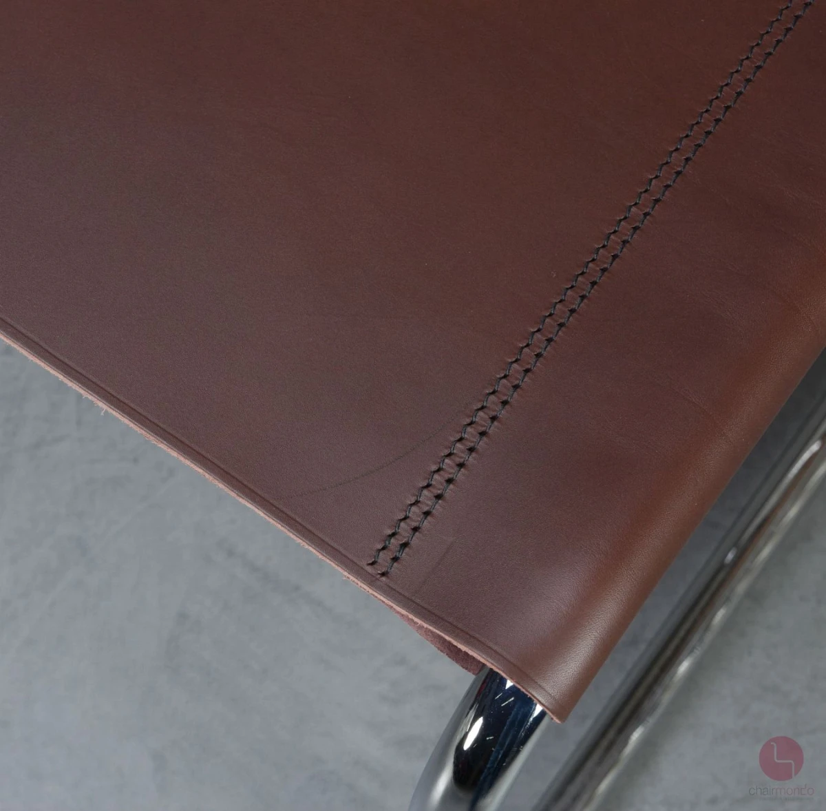 Thonet S33 Freischwinger mit braunem Leder Schokolade Thonet S33 Freischwinger mit braunem Leder Schokolade
