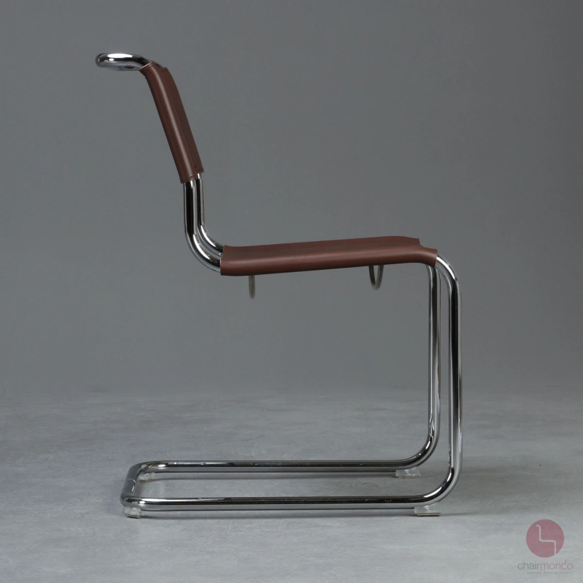 Thonet S33 Freischwinger mit braunem Leder Schokolade Thonet S33 Freischwinger mit braunem Leder Schokolade