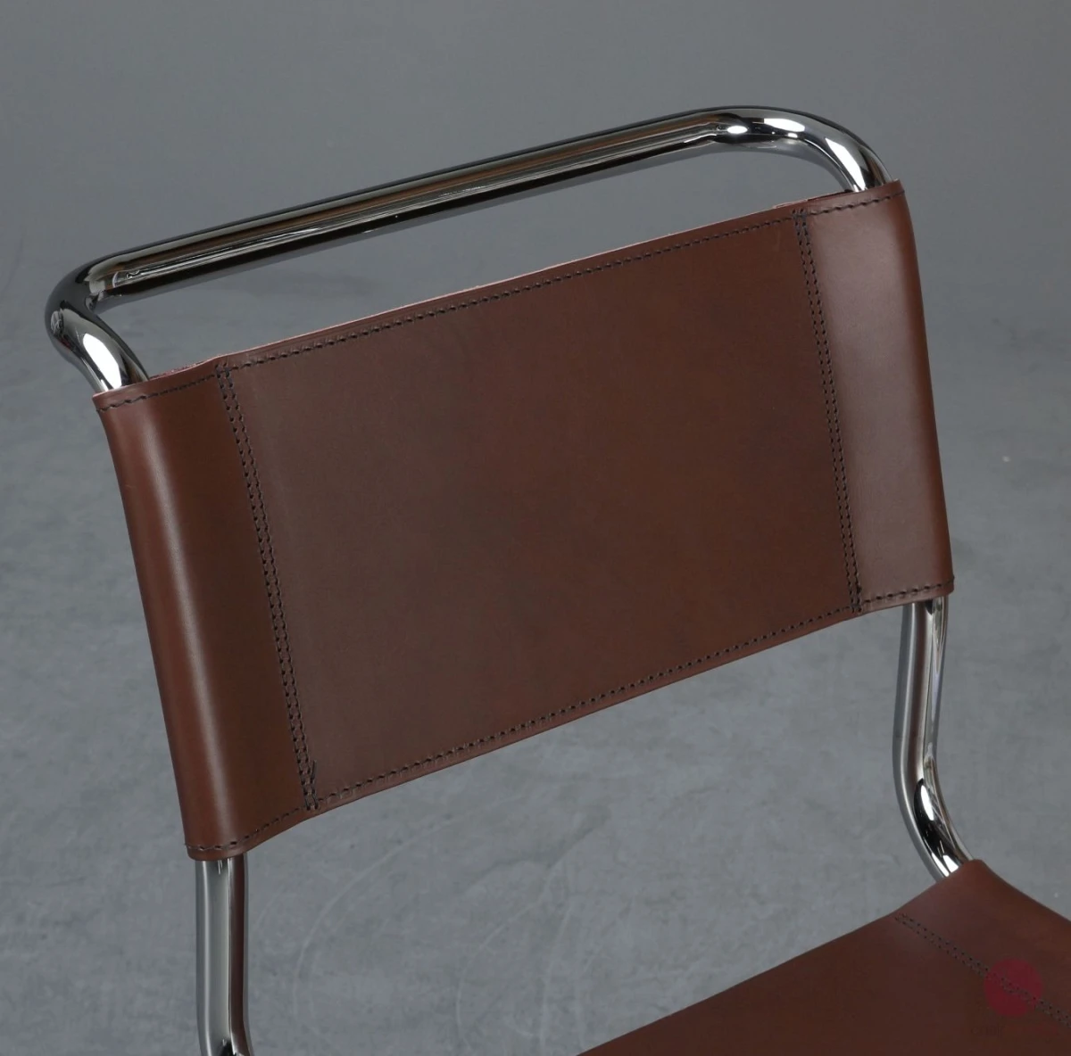 Thonet S33 Freischwinger mit braunem Leder Schokolade Thonet S33 Freischwinger mit braunem Leder Schokolade