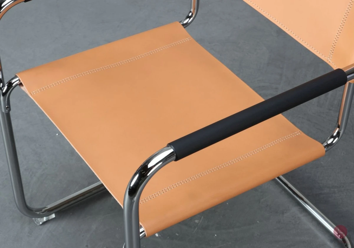 Thonet S34 Freischwinger mit neuem Kernleder in Beige Natur - gebraucht Thonet S34 Freischwinger mit neuem Kernleder in Beige Natur - gebraucht