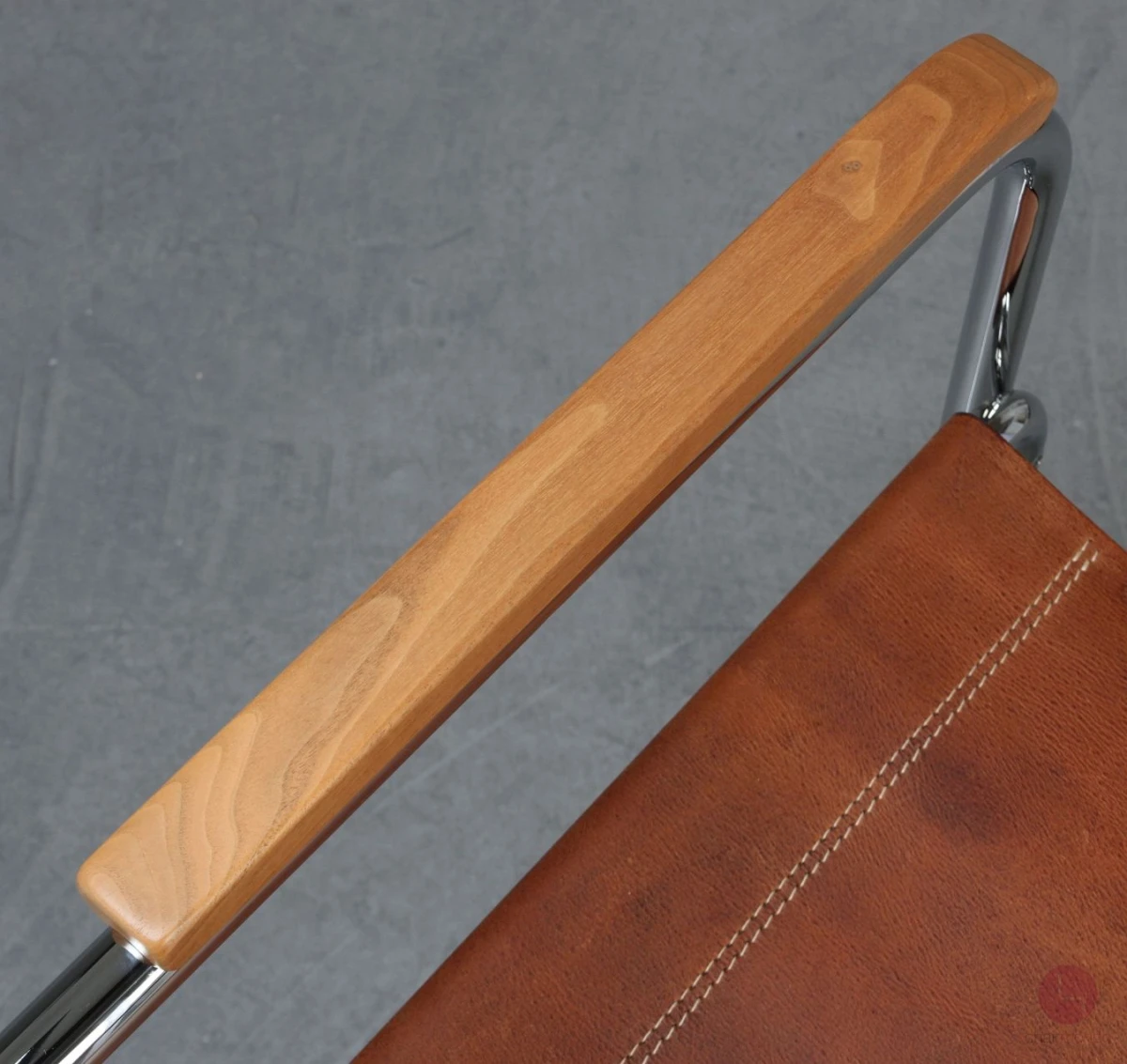 Thonet S34 Freischwinger mit braunem Büffelleder
