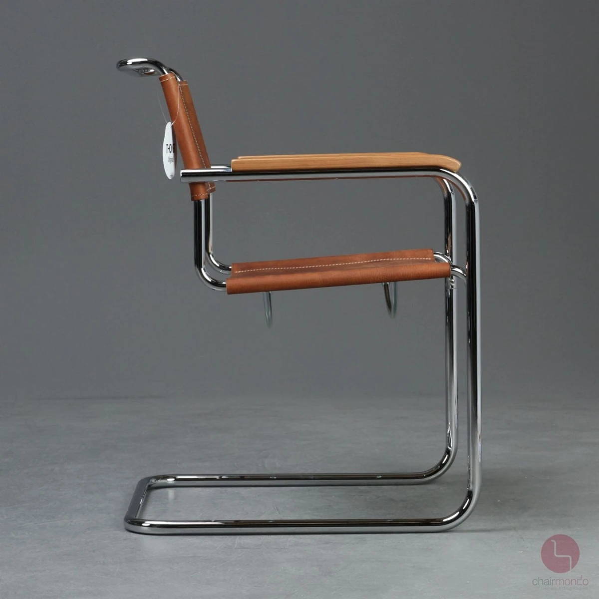 Thonet S34 Freischwinger mit braunem Büffelleder