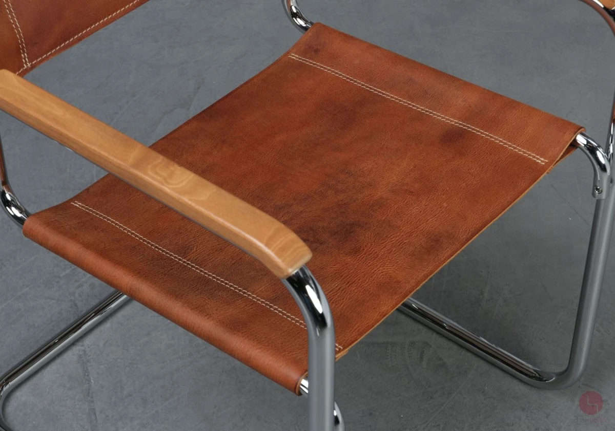 Thonet S34 Freischwinger mit braunem Büffelleder