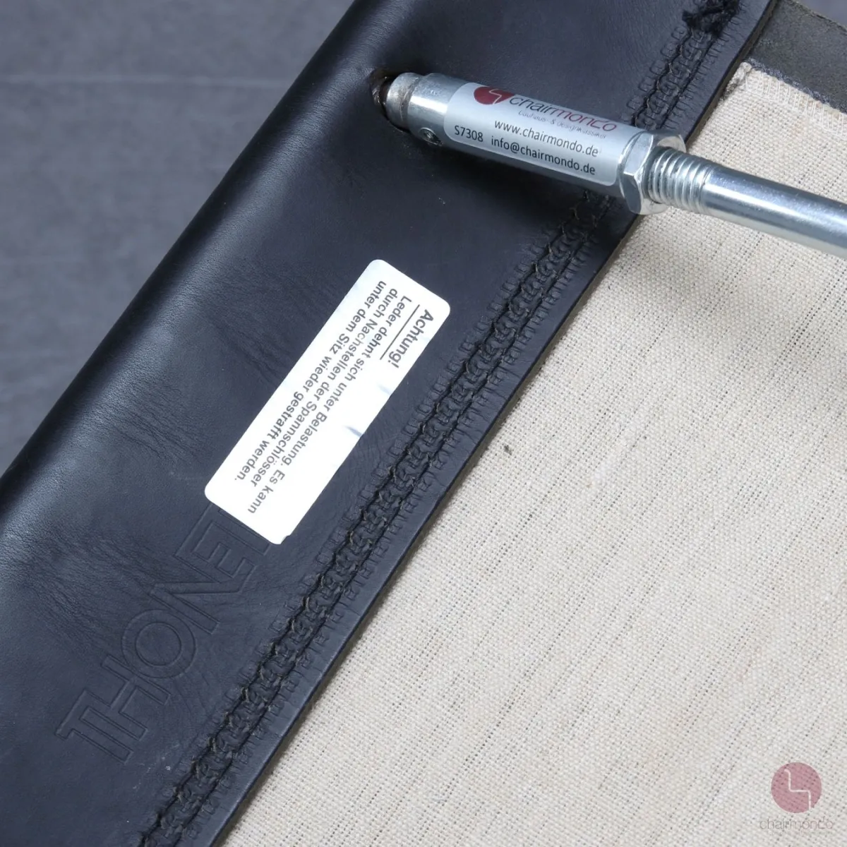 Thonet S34 Freischwinger Leder Schwarz mit Armlehnen gebraucht