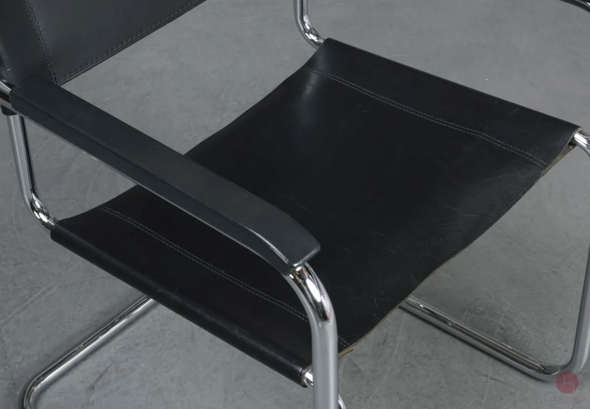Thonet S34 Freischwinger Leder Schwarz mit Armlehnen gebraucht