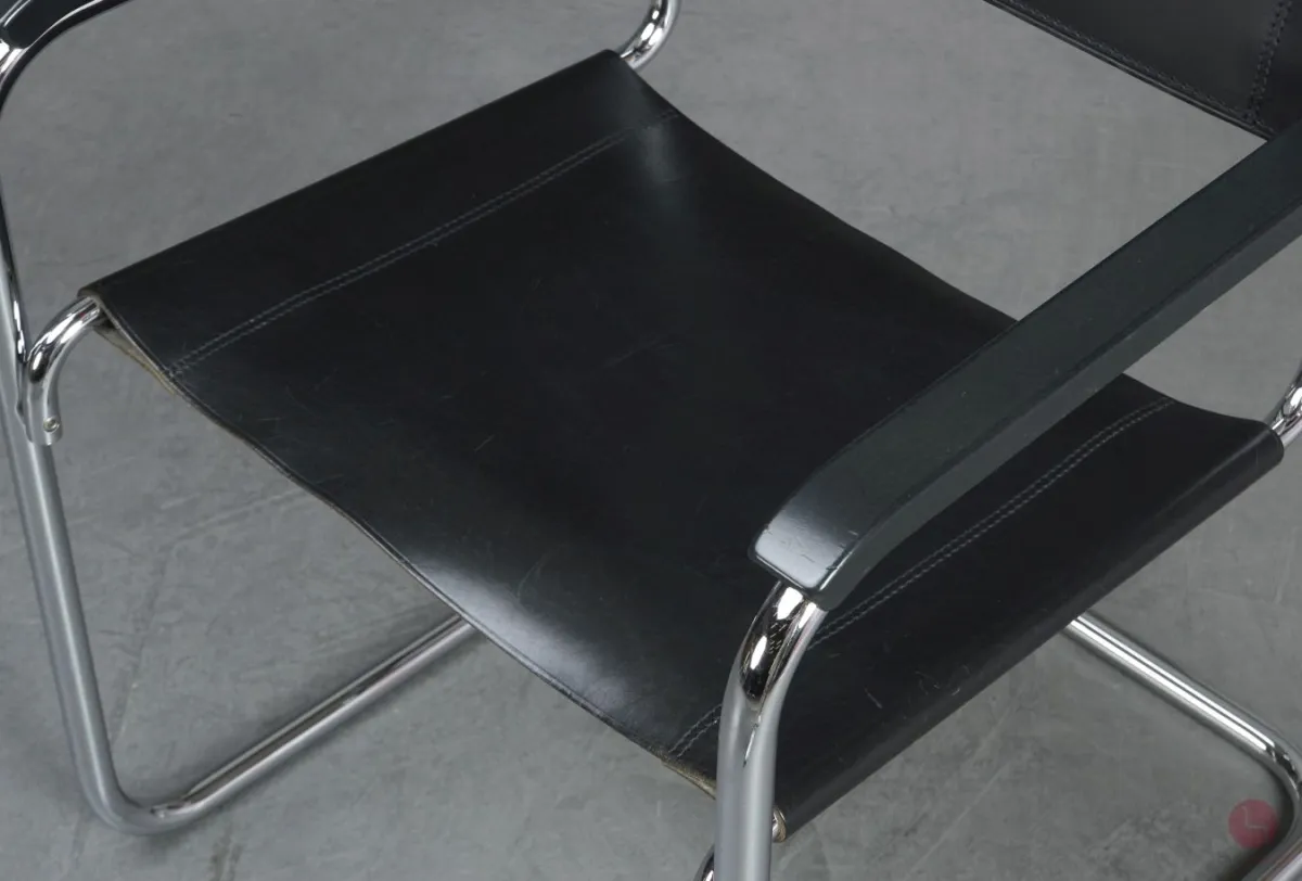 Thonet S34 Freischwinger Leder Schwarz mit Armlehnen gebraucht