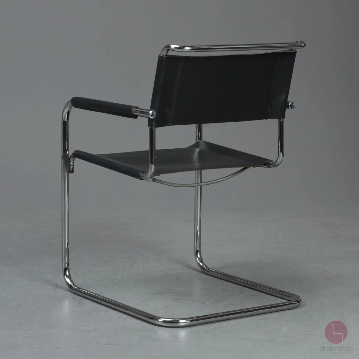 Thonet S34 Freischwinger mit schwarzem Leder gebraucht