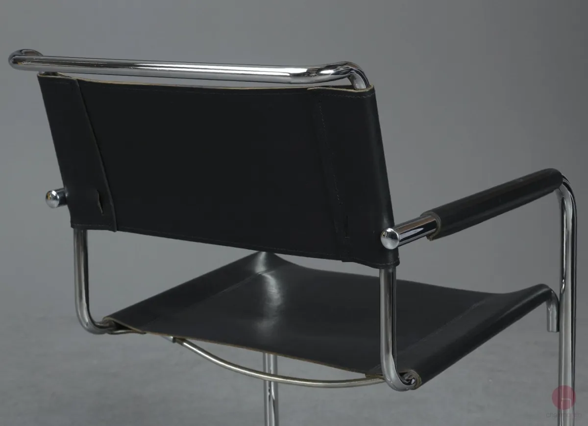Thonet S34 Freischwinger mit schwarzem Leder gebraucht