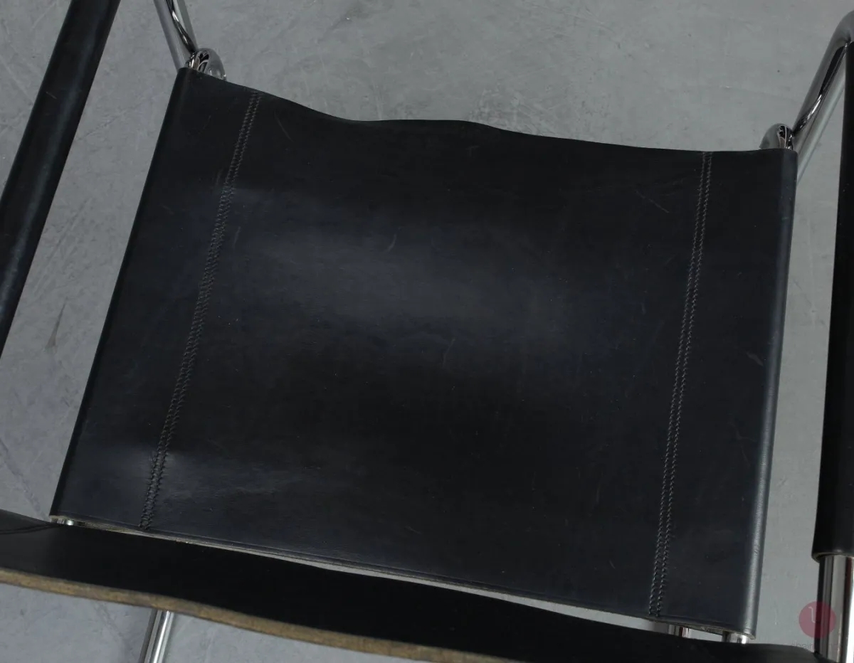 Thonet S34 Freischwinger mit schwarzem Leder gebraucht
