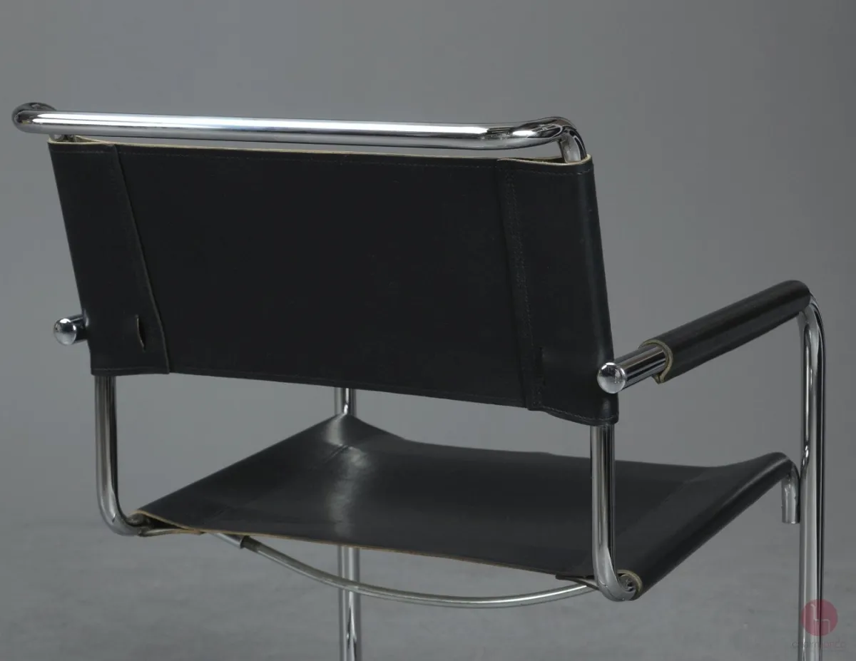 Thonet S34 Freischwinger mit schwarzem Leder gebraucht