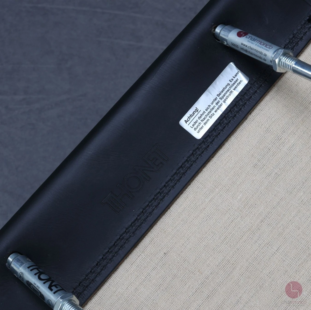 Thonet S34 Freischwinger mit schwarzem Leder um 2015 gebraucht