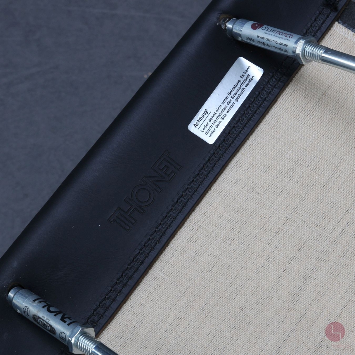 Thonet S34 Freischwinger mit schwarzem Leder um 2015 gebraucht