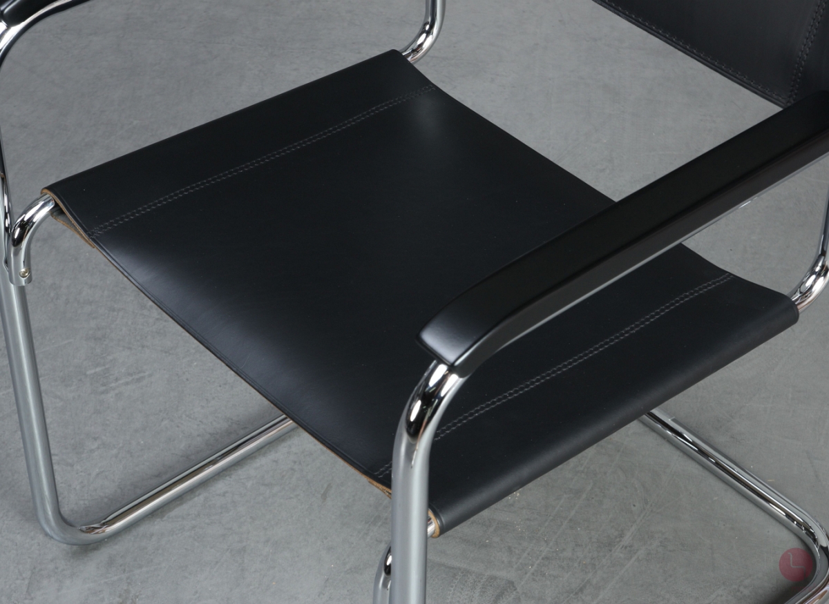 Thonet S34 Freischwinger mit schwarzem Leder um 2015 gebraucht