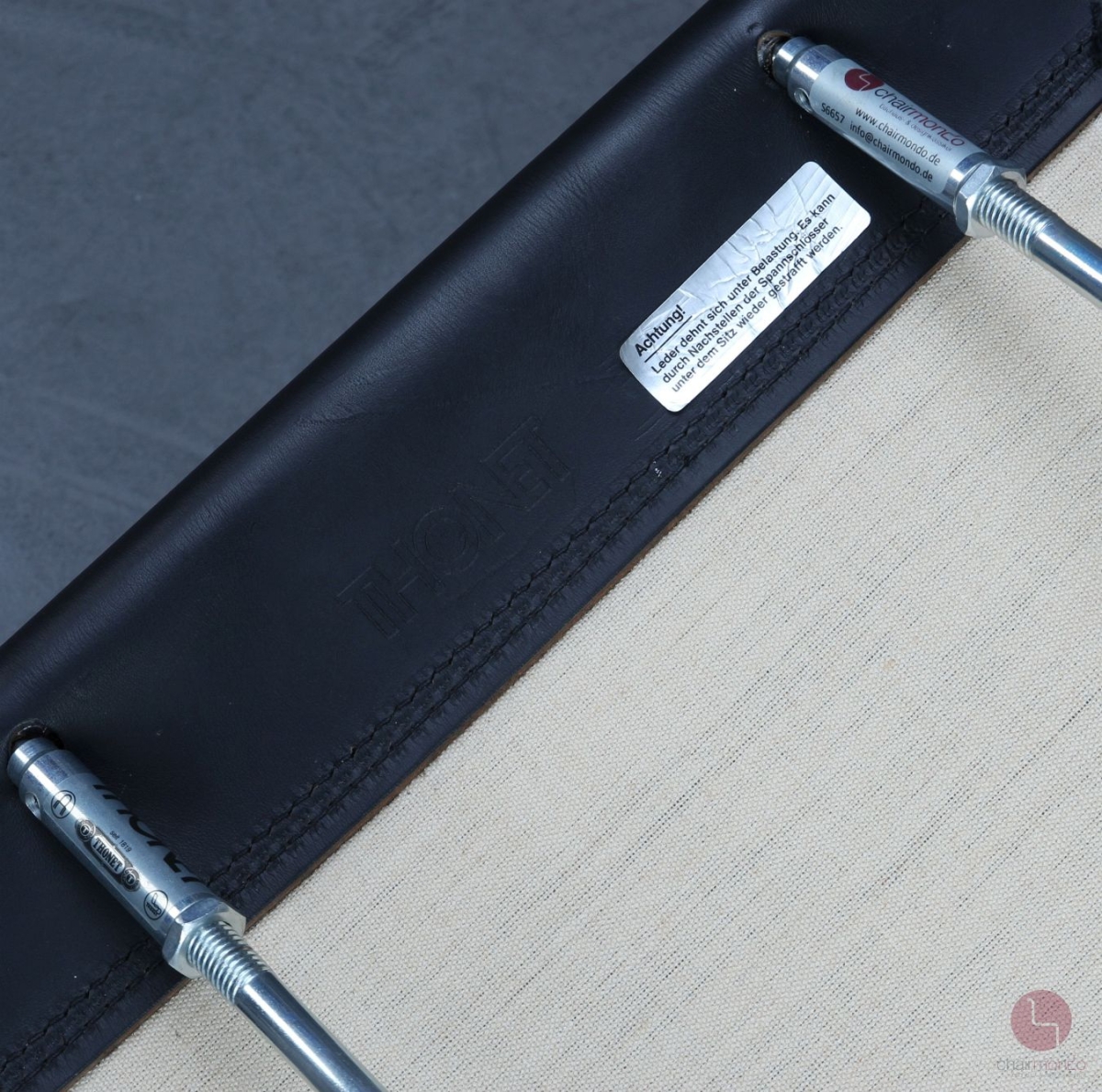 Thonet S34 Freischwinger mit schwarzem Leder um 2015 gebraucht