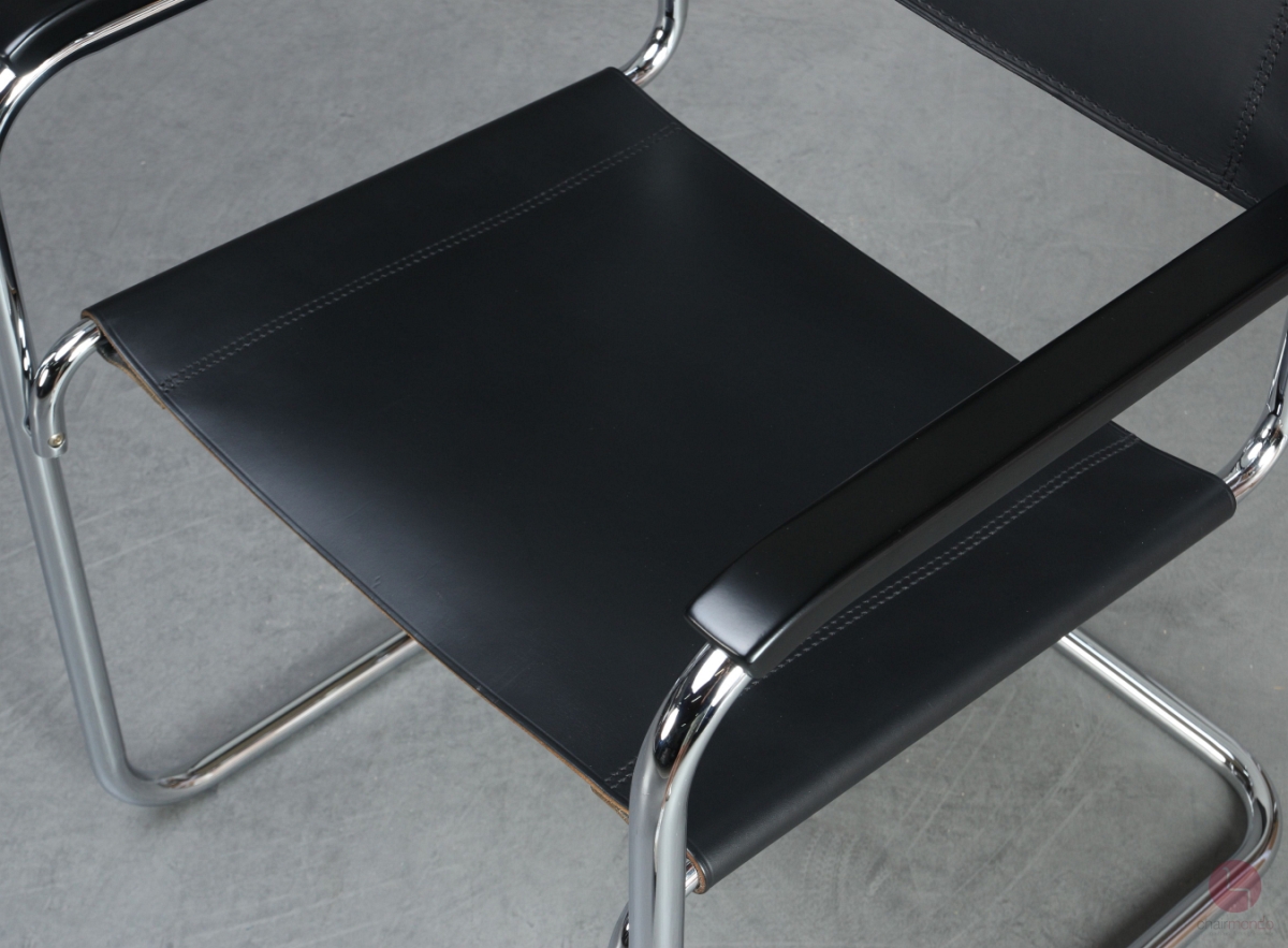 Thonet S34 Freischwinger mit schwarzem Leder um 2015 gebraucht