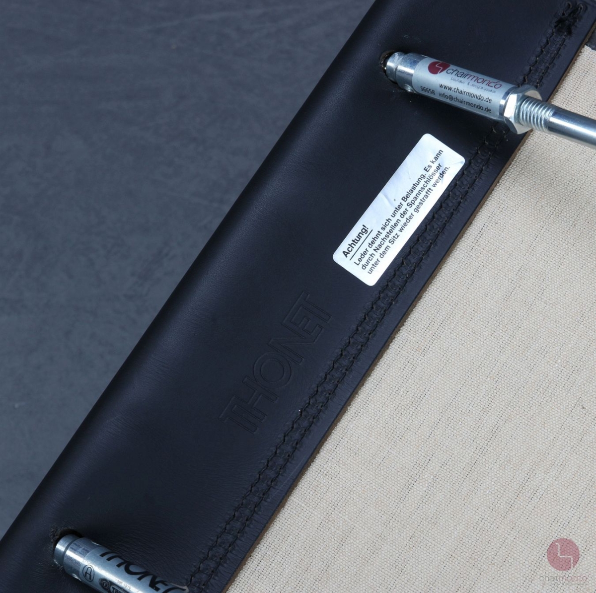 Thonet S34 Freischwinger mit schwarzem Leder um 2015 gebraucht