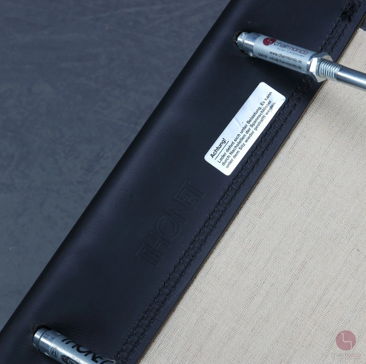 Thonet S34 Freischwinger mit schwarzem Leder um 2015 gebraucht