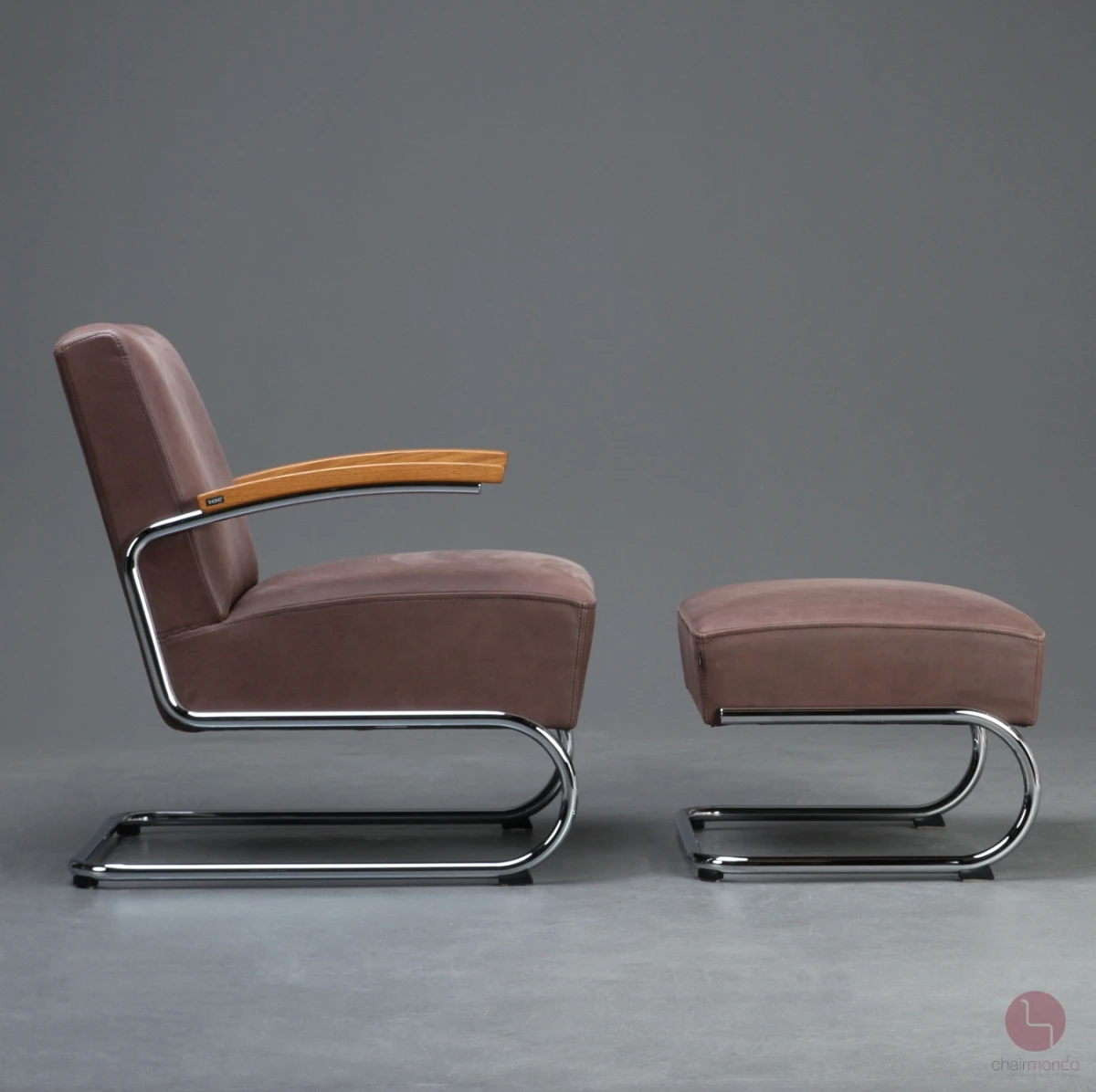 Thonet S411 Sessel mit Fußhocker mit braunem Nubuk Leder und Eiche Armlehnen gebraucht