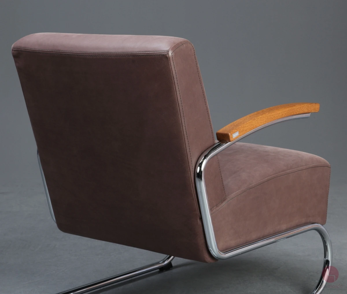 Thonet S411 Sessel mit Fußhocker mit braunem Nubuk Leder und Eiche Armlehnen gebraucht
