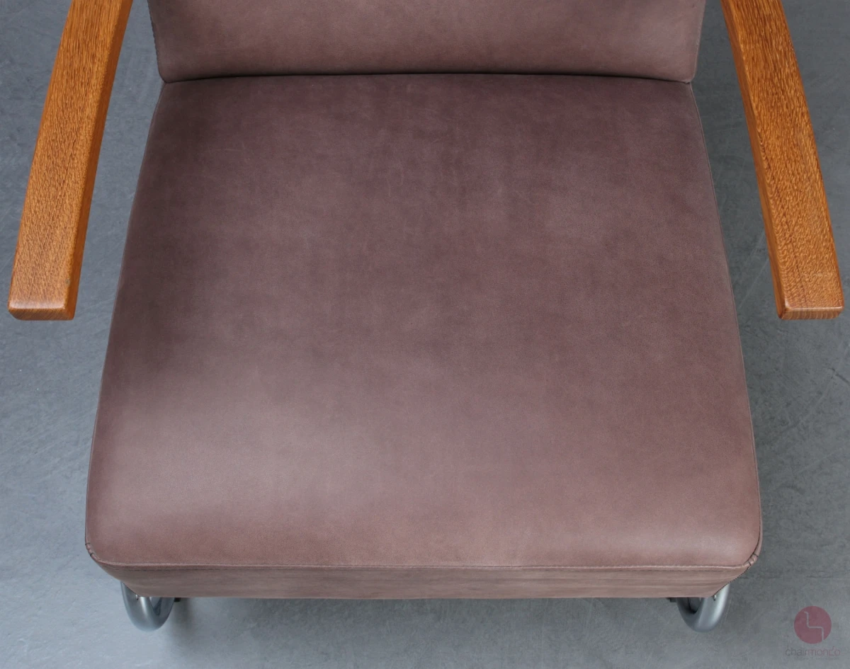 Thonet S411 Sessel mit Fußhocker mit braunem Nubuk Leder und Eiche Armlehnen gebraucht
