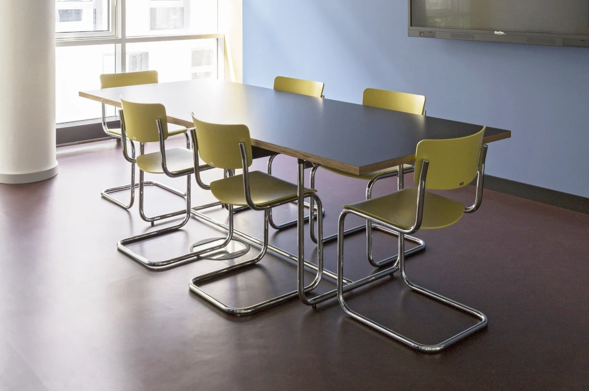 Thonet S43 Freischwinger Stuhl - bunte Farben Stahlrohr verchromt Thonet S43 Freischwinger Stuhl - bunte Farben Stahlrohr verchromt