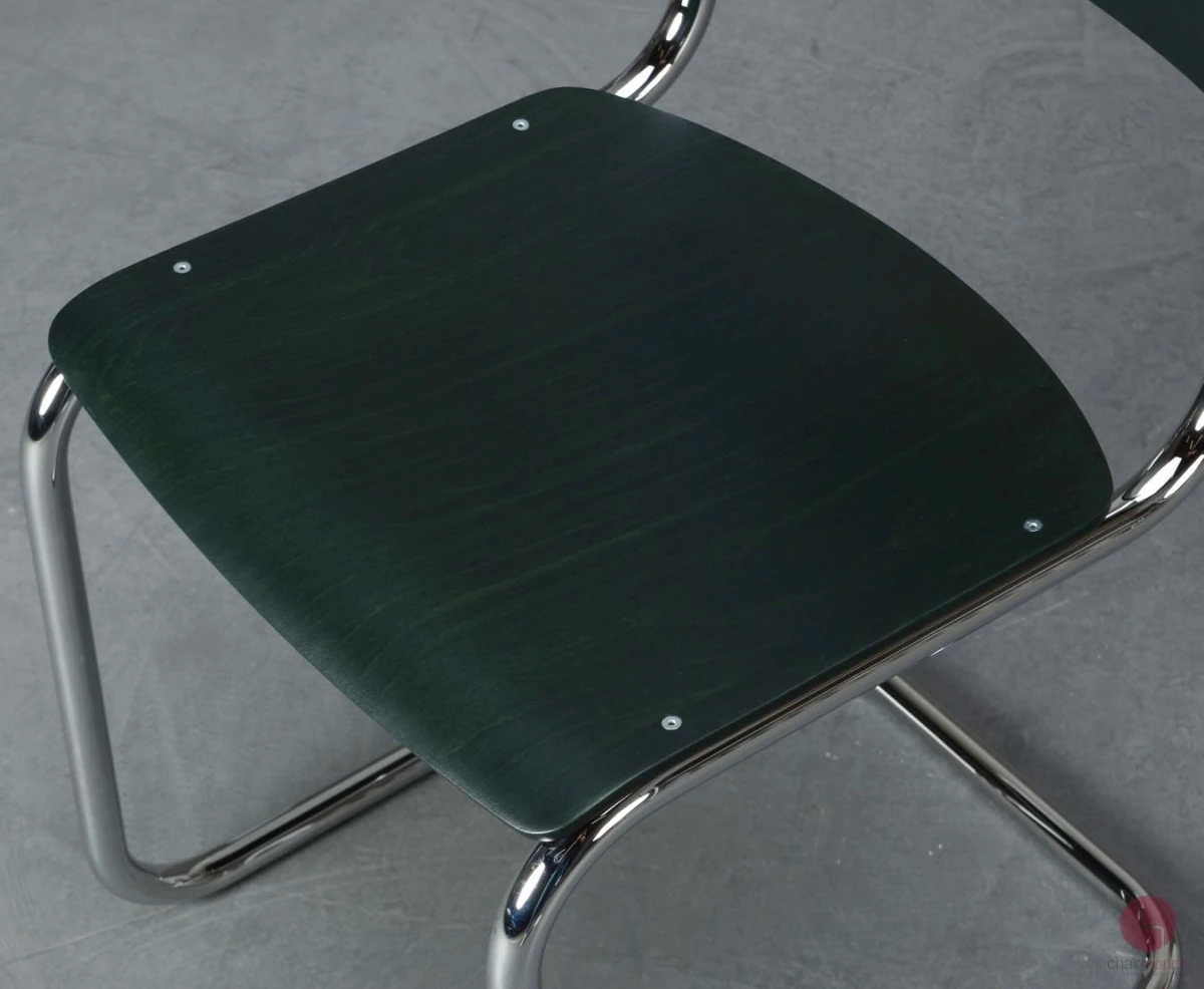 Thonet-S43-Freischwinger-Stuhl-in-Smaragdgrün-Sonderfarbe-bei-chairmondo-Detailansicht-Sitzfläche