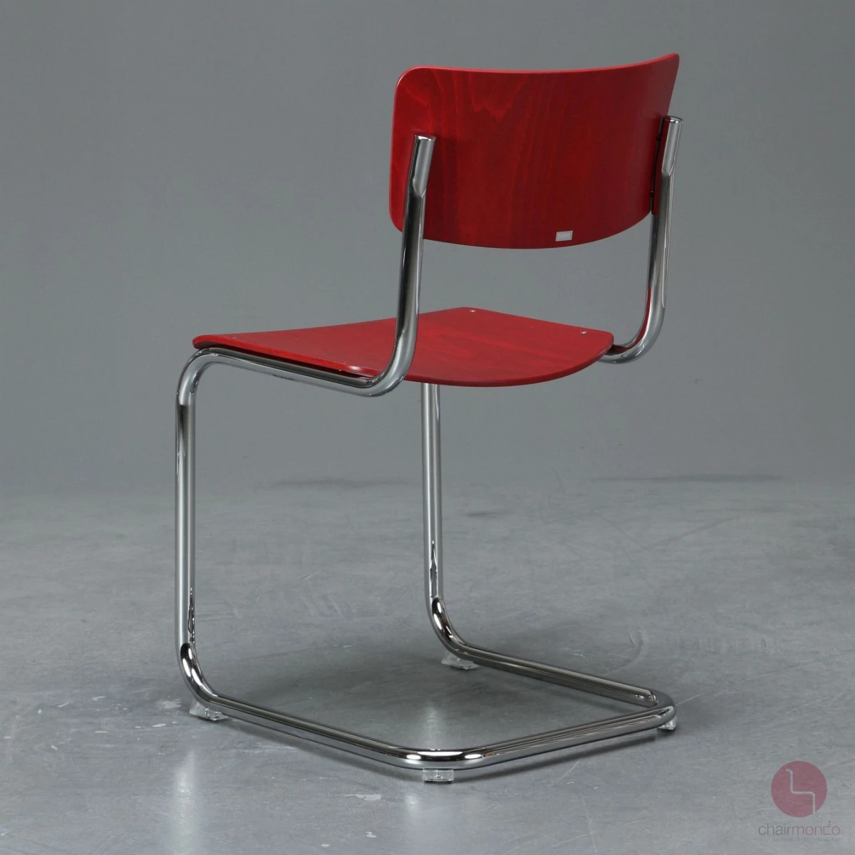 Thonet-S43-Freischwinger-Stuhl-in-Rot-Ralfarbe-bei-chairmondo-Rückansicht Thonet-S43-Freischwinger-Stuhl-in-Rot-Ralfarbe-bei-chairmondo-Rückansicht
