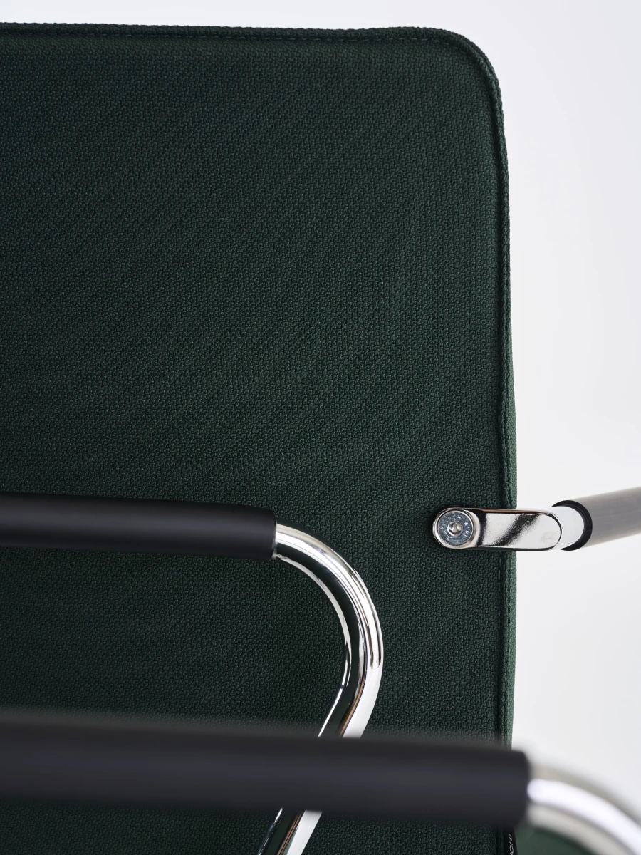 Thonet S55 Brütostuhl Drehsessel Stoff Tannengrün Gestell verchromt Detailansicht Rückansicht