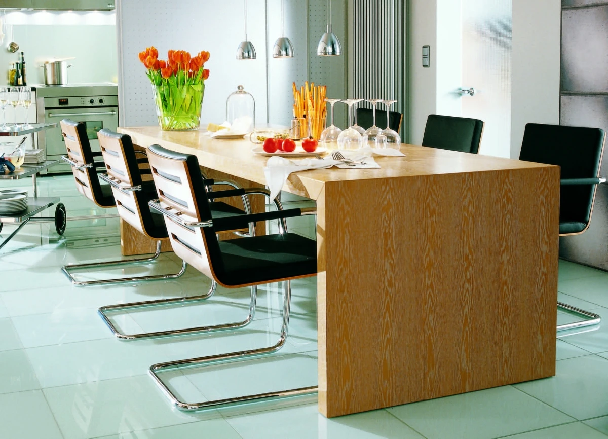 Thonet S60 Freischwinger Leder nero (schwarz),Schale klar lackiert Interieur