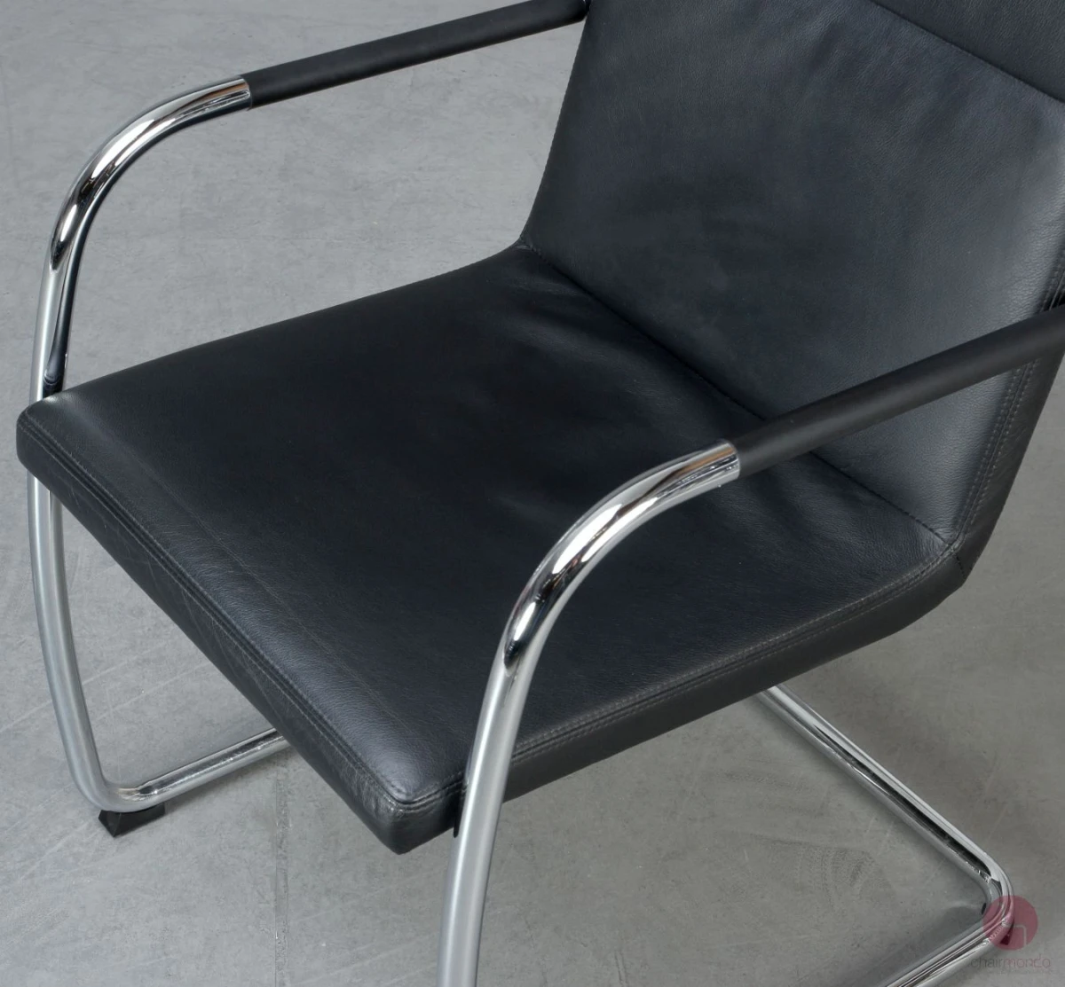 Thonet S61 Leder Freischwinger Konferenzstuhl Schwarz gebraucht
